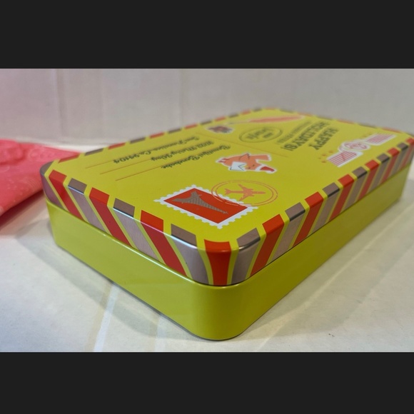 Benefit Cosmetics ~ Laughter is the Best Cosmetic ~ Happy Holidays Postcard Tin - Picture 5 of 9